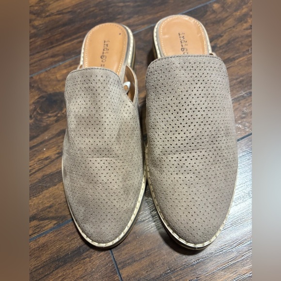 Indigo Road slip ons Suede size 5.5 M. Small spot on hill. See pics - Picture 1 of 7